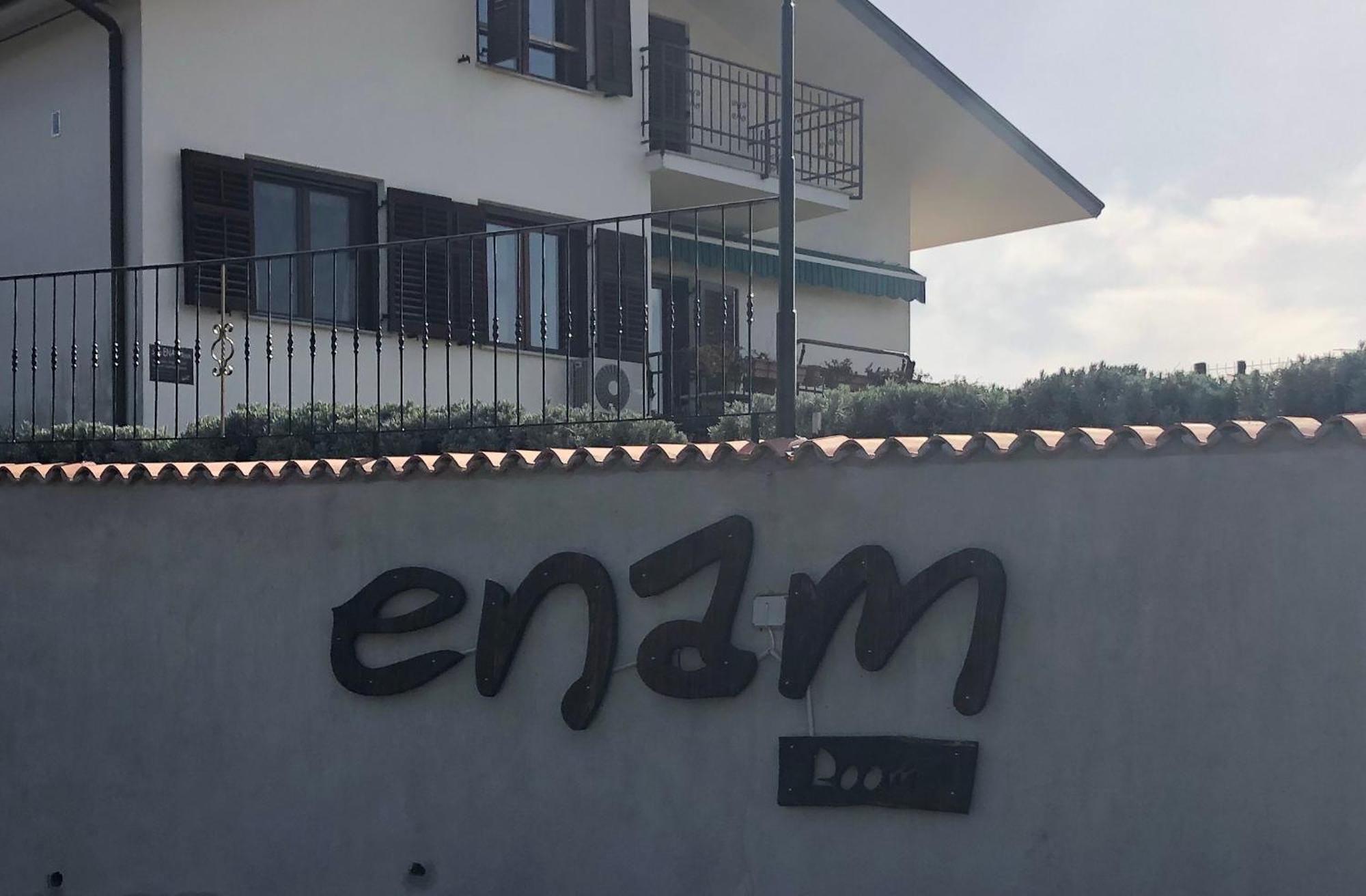 Enam Room Kojsko Eksteriør bilde